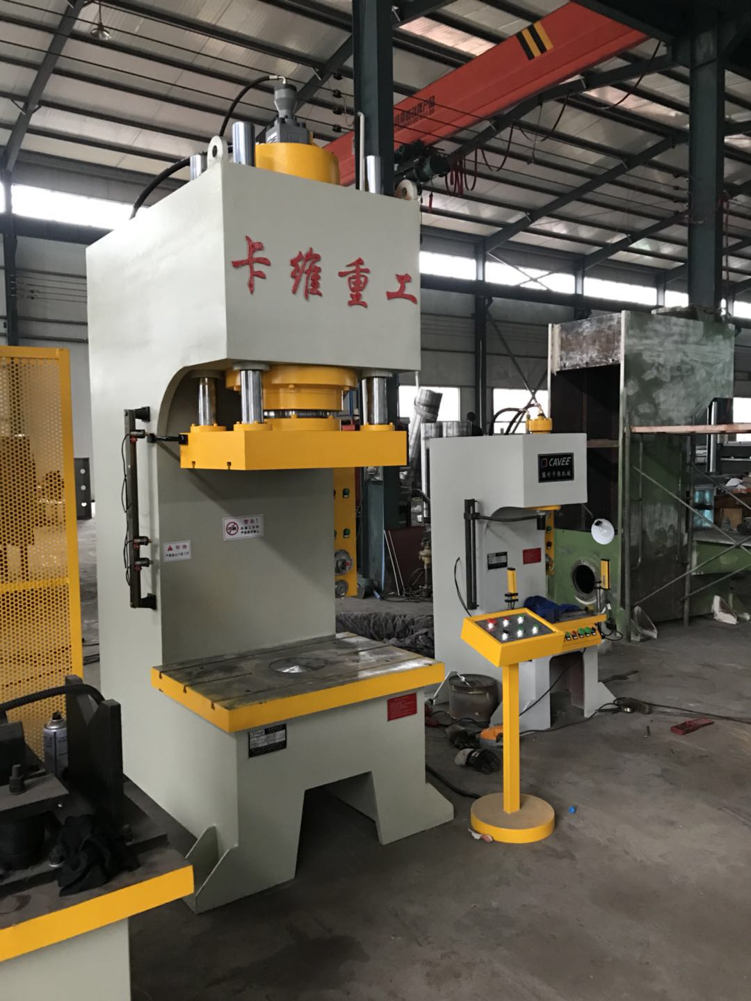 200吨单柱液压机091804.jpg 200吨单柱液压机091804.jpg